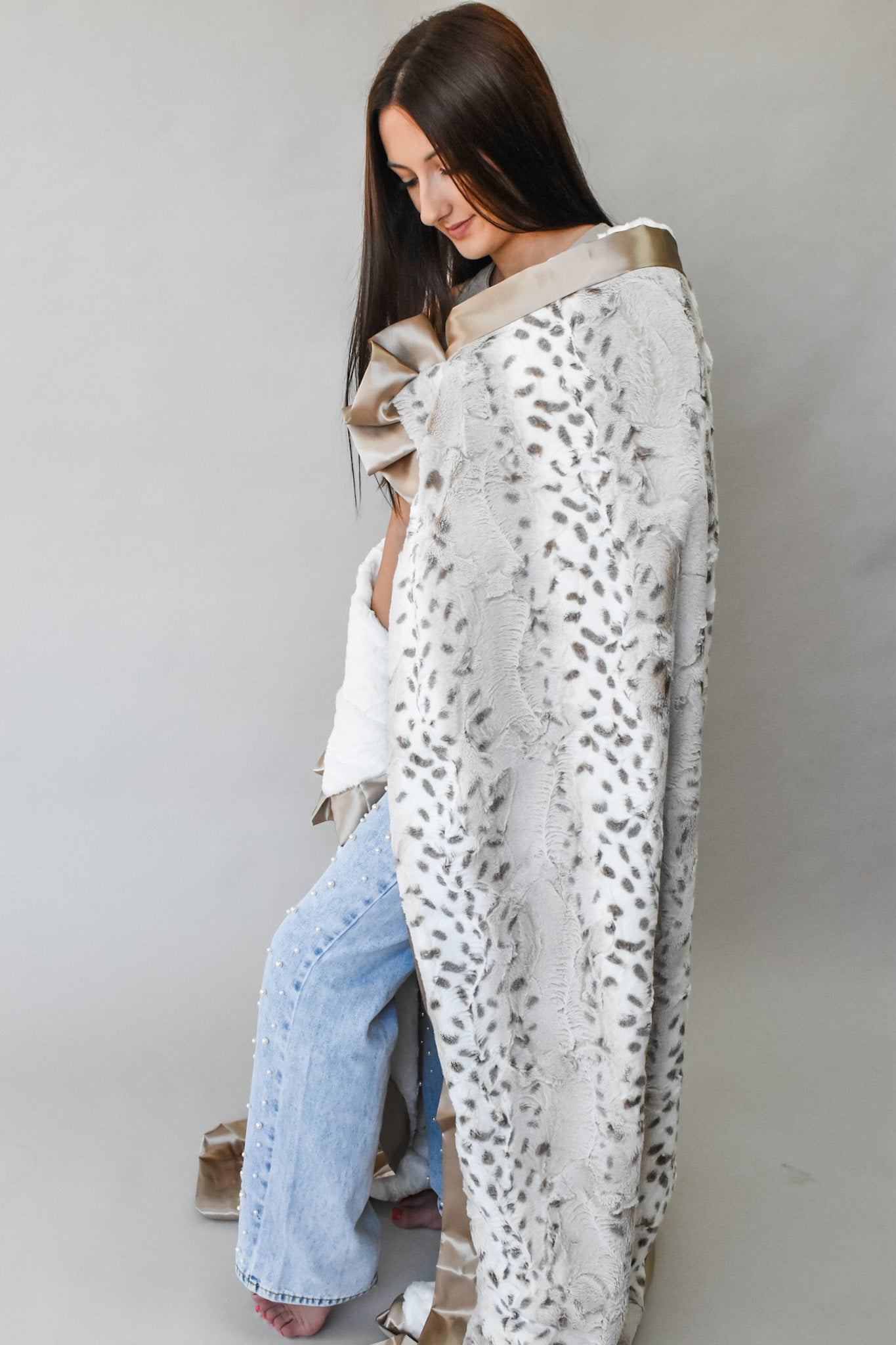 Adult Luxe | Snowcat Champagne Blanket