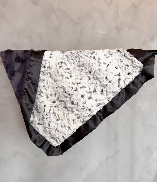 Snowy Owl | Luxe Cuddle Blanket