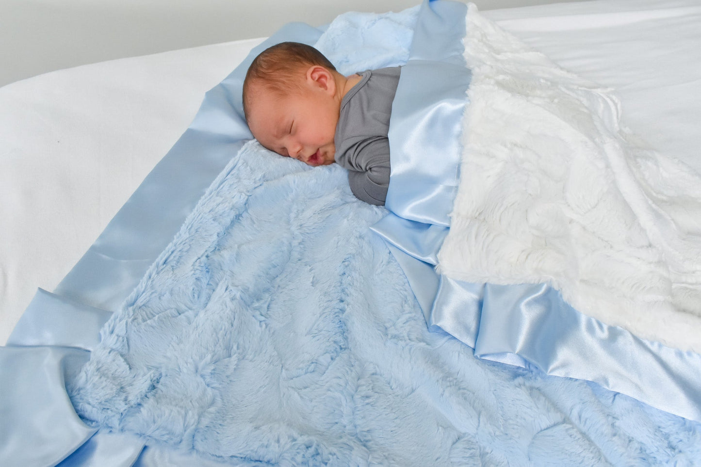 Classic Baby Blue | Luxe Cuddle Blanket